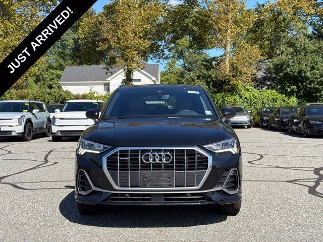Used 2024 Audi Q3 2.0T Premium w/ Convenience Package AWD/4WD image 2