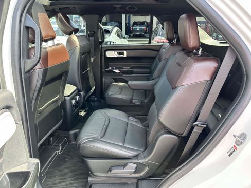 Used 2023 Ford Explorer Platinum w/ Technology Package image 14