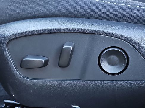 Certified 2025 Honda Prologue EX image 25