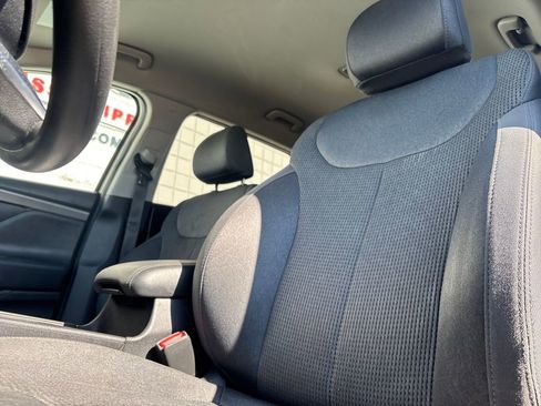 Used 2020 Hyundai Santa Fe SE w/ Cargo Package image 8