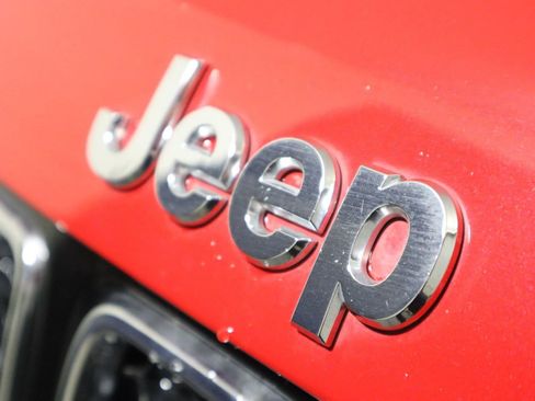 Used 2021 Jeep Compass Latitude w/ Driver Assistance Group image 25