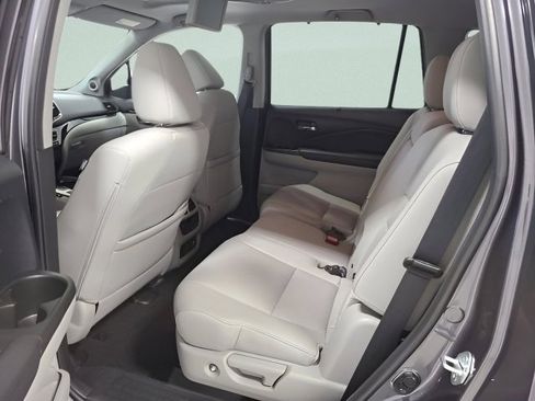 Certified 2022 Honda Pilot Touring image 18
