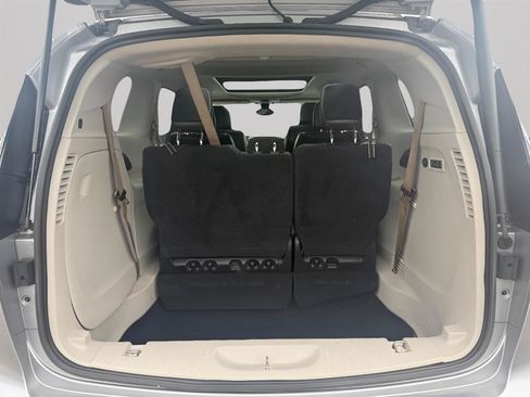 Used 2018 Chrysler Pacifica Limited FWD image 15