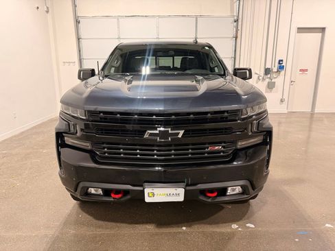 Used 2021 Chevrolet Silverado 1500 LT Trail Boss w/ Convenience Package II image 2