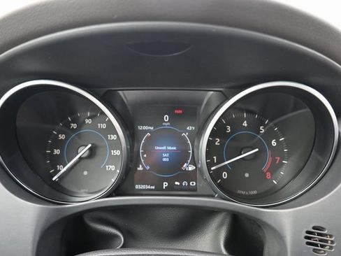Used 2017 Jaguar F-PACE Prestige image 46