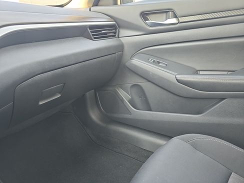 Used 2025 Nissan Altima 2.5 SV FWD image 35