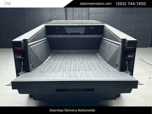 Used 2025 Tesla Cybertruck AWD Crew Cab image 40