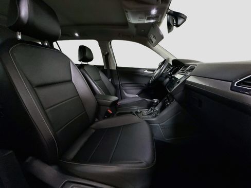 Used 2021 Volkswagen Tiguan SE w/ Panoramic Sunroof Package AWD/4WD image 29