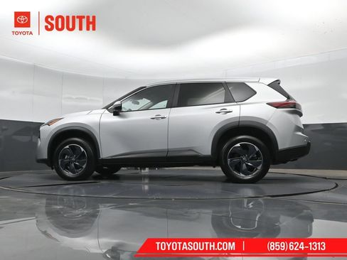 Used 2024 Nissan Rogue SV AWD/4WD image 42