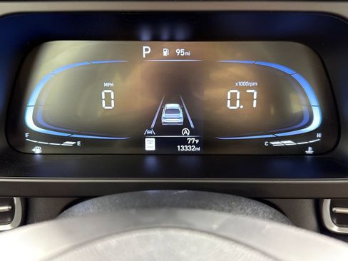 Certified 2024 Hyundai Elantra SE FWD image 17