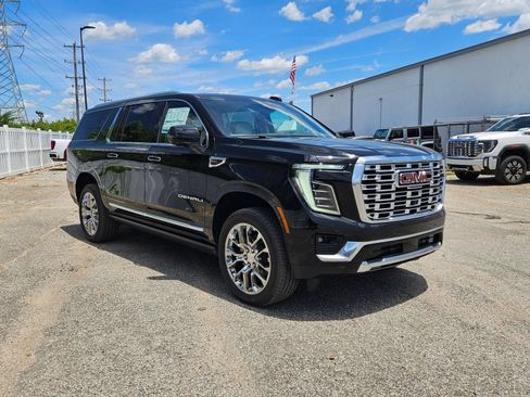 New 2026 GMC Yukon XL Denali w/ Denali Reserve Package AWD/4WD image 8