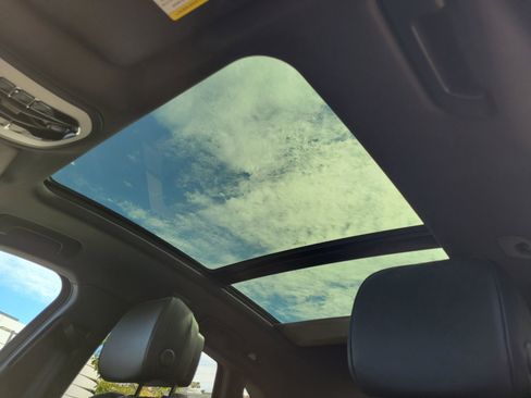 Used 2025 Porsche Macan image 27