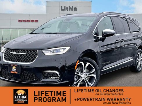 New 2026 Chrysler Pacifica Pinnacle w/ Trailer Tow Group image 1