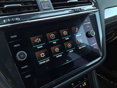 Certified 2022 Volkswagen Tiguan SE R-Line image 30