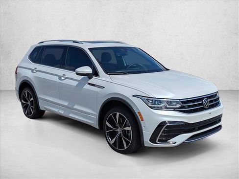 Used 2022 Volkswagen Tiguan SEL R-Line AWD/4WD image 3