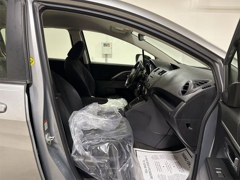 Used 2012 MAZDA MAZDA5 Sport image 20