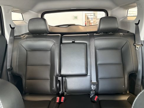 Used 2024 GMC Terrain SLT w/ Infotainment Package II image 23