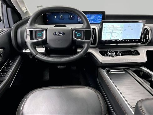 Used 2025 Ford Expedition Max Active AWD/4WD image 5