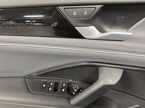 New 2026 Volkswagen Tiguan SEL R-Line image 10