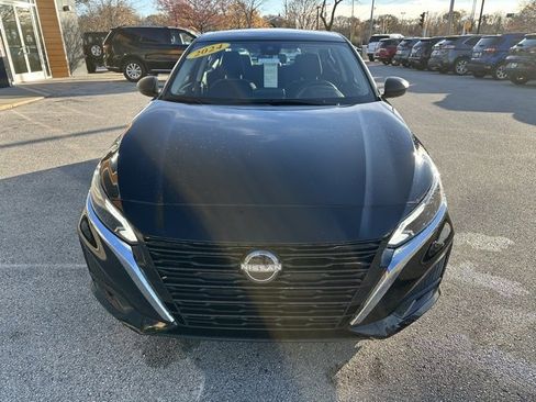 Used 2024 Nissan Altima 2.5 SV image 3