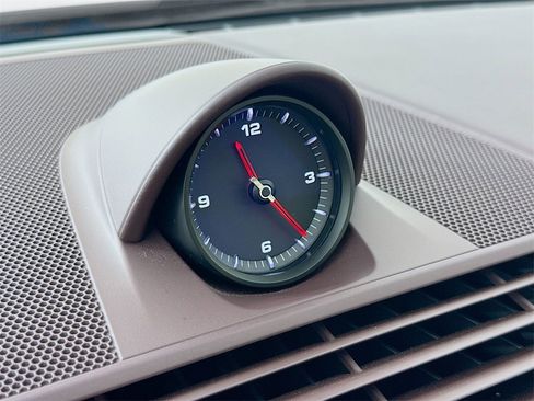 Used 2023 Porsche Panamera Platinum Edition image 17