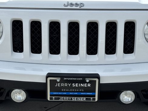 Used 2014 Jeep Patriot Latitude w/ Sun/Sound Group image 9