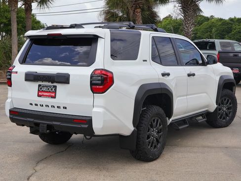 New 2026 Toyota 4Runner SR5 AWD/4WD image 2
