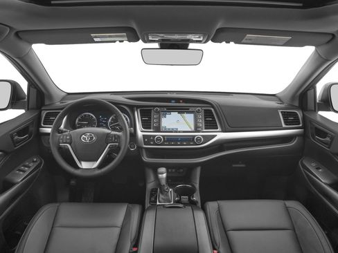 Used 2017 Toyota Highlander XLE AWD/4WD image 5