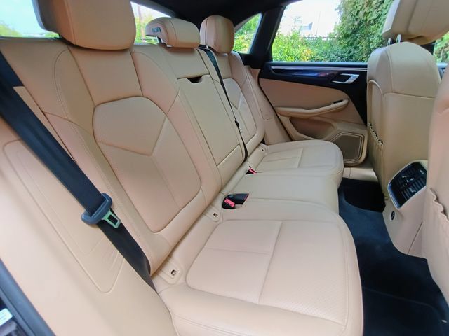 Used 2018 Porsche Macan AWD/4WD image 58