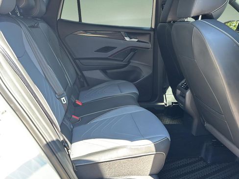 Used 2025 Volkswagen Tiguan SE R-Line AWD/4WD image 13