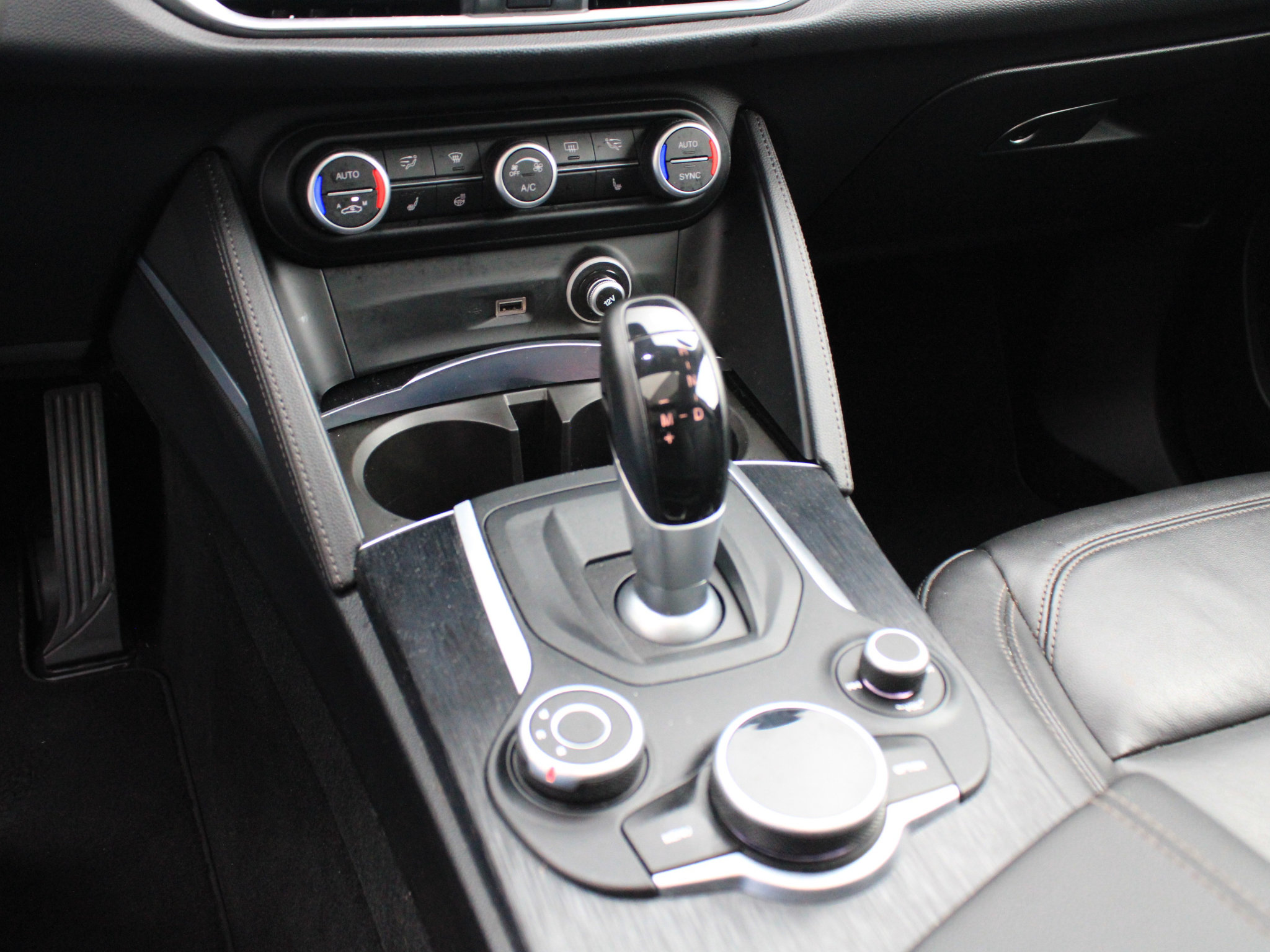 Used 2019 Alfa Romeo Stelvio AWD w/ Nero Edizione image 22