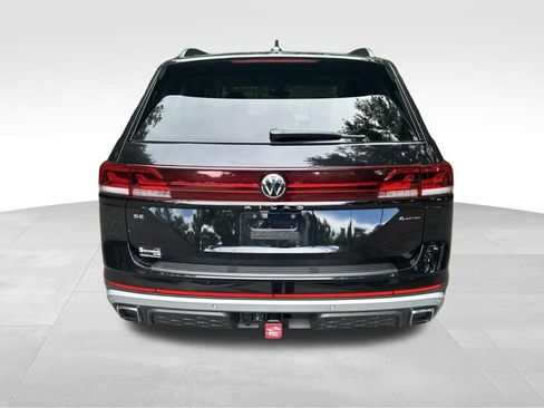 Used 2024 Volkswagen Atlas Peak Edition SE AWD/4WD image 4