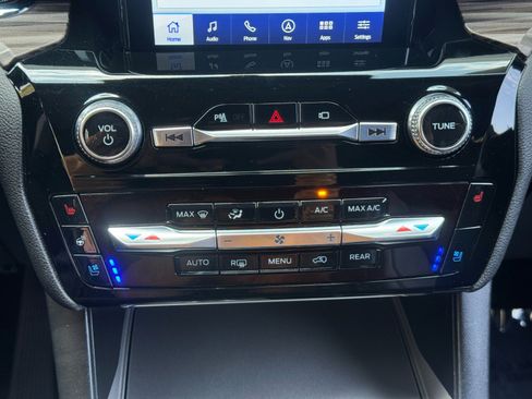 Used 2023 Ford Explorer Limited w/ Limited Technology Package RWD image 32