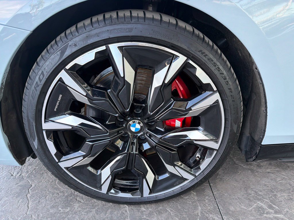 Used 2025 BMW i5 M60 w/ Premium Package AWD/4WD image 5