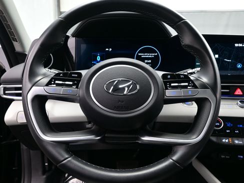 Used 2023 Hyundai Elantra Limited image 23