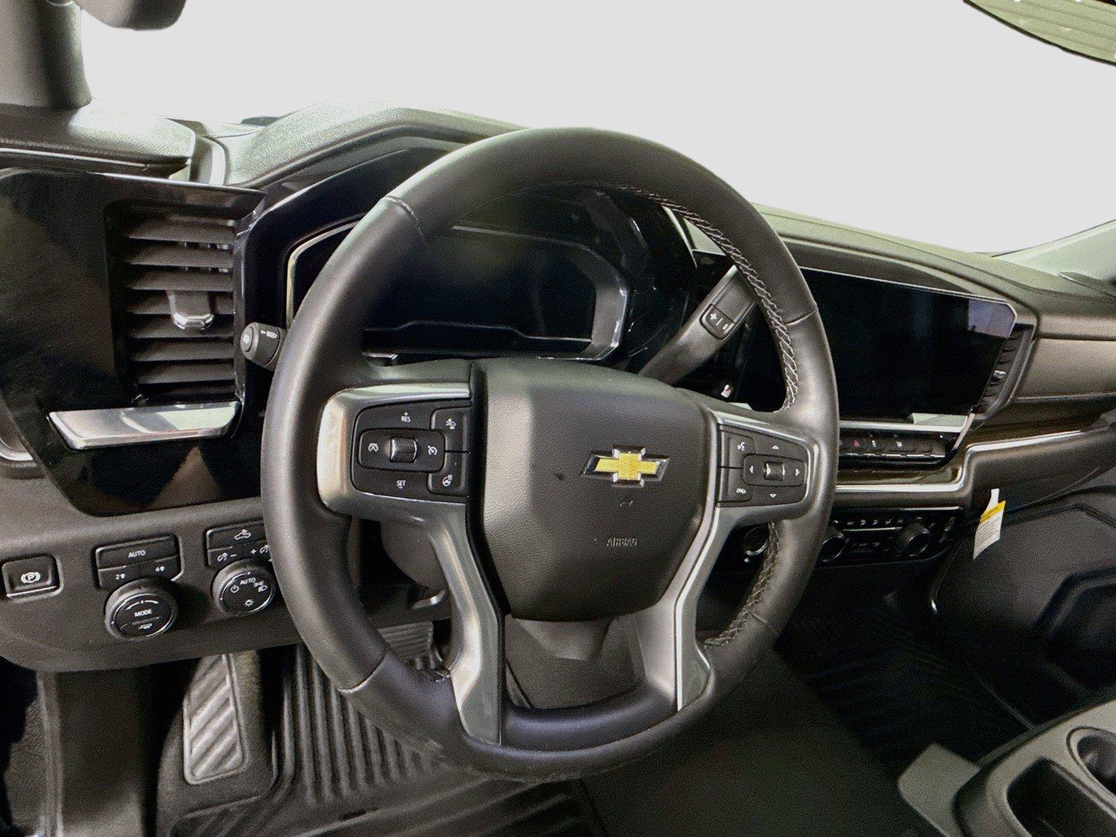 Used 2024 Chevrolet Silverado 1500 LT AWD/4WD image 5