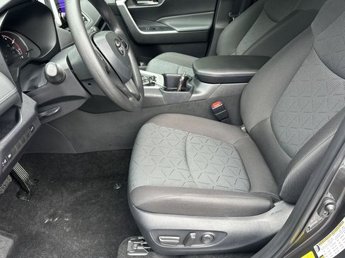 Used 2025 Toyota RAV4 XLE w/ Convenience Package FWD image 9