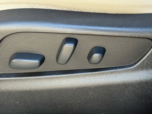 Used 2019 Cadillac XT4 Luxury image 16