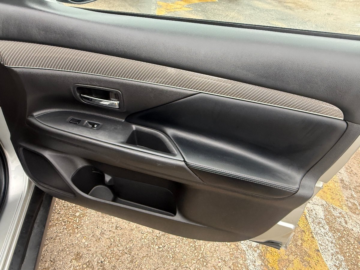 Used 2020 Mitsubishi Outlander SE FWD image 13