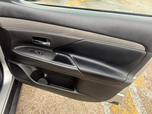 Used 2020 Mitsubishi Outlander SE FWD image 13