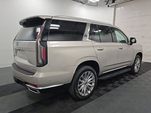 Used 2023 Cadillac Escalade Premium Luxury AWD/4WD image 3