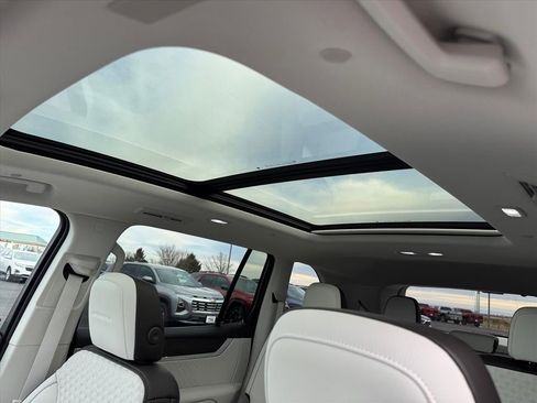 Used 2024 GMC Acadia Denali w/ Super Cruise Package image 4