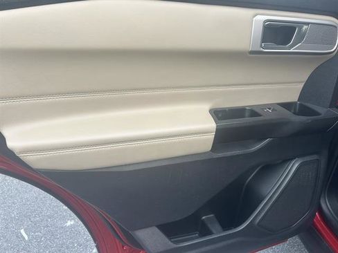 Used 2020 Ford Explorer Limited image 25