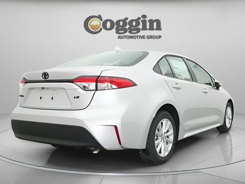 Used 2026 Toyota Corolla LE w/ LE Premium Package FWD image 16