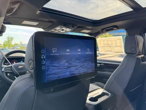 New 2026 Chevrolet Suburban Premier AWD/4WD image 9