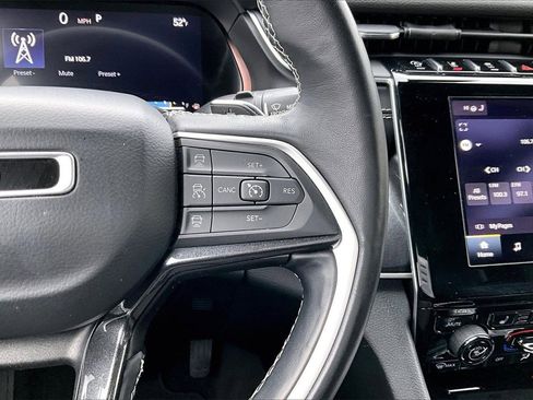 Used 2021 Jeep Grand Cherokee L Laredo image 29