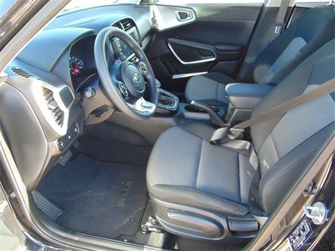 Used 2021 Kia Soul LX image 10