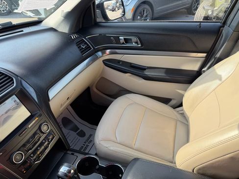 Used 2018 Ford Explorer XLT w/ Equipment Group 202A image 11