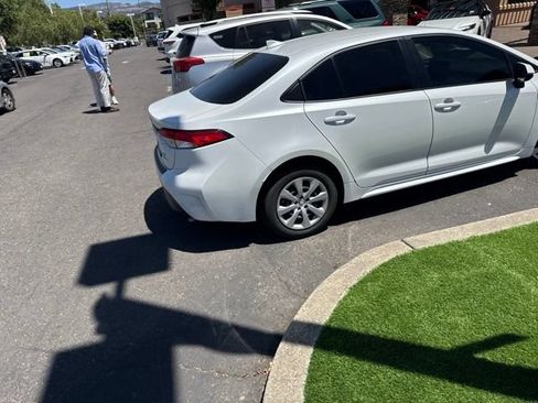 Used 2025 Toyota Corolla LE w/ Convenience Package FWD image 34