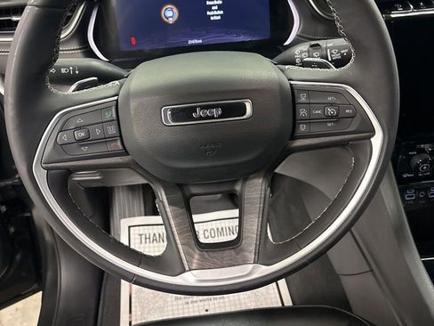 Used 2024 Jeep Grand Cherokee Limited w/ Black Appearance Package image 11